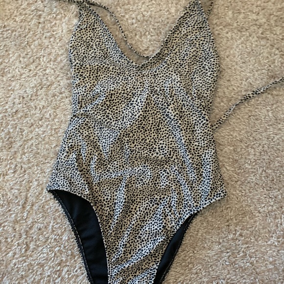 Leopard One Piece 🐾 - Picture 3 of 4